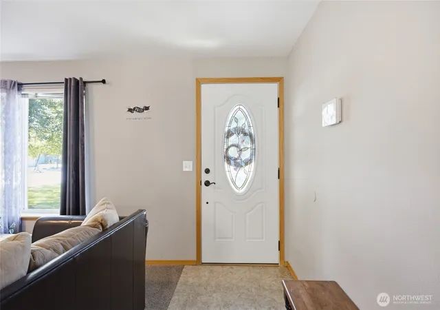 Photo 4 of Single family home for sale at 329 E Belair Dr, Moses Lake, WA 98837 | MLS# NWM2575453 | Listing updated on 2026-09-28