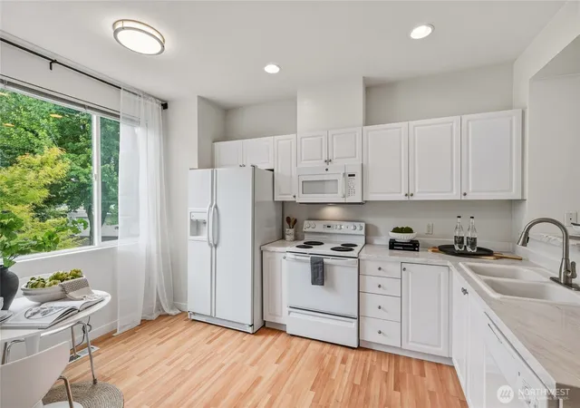 Photo 3 of Townhouse for sale at 16227 119Th Pl Ne, Bothell, WA 98011 | MLS# NWM2575456 | Listing updated on 2026-09-23