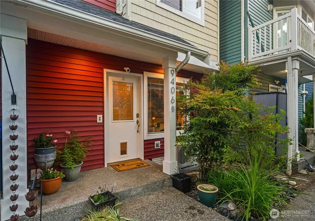 Photo 3 of Townhouse for sale at 9406 Linden Ave N #B, Seattle, WA 98103 | MLS# NWM2575461 | Listing updated on 2026-09-25
