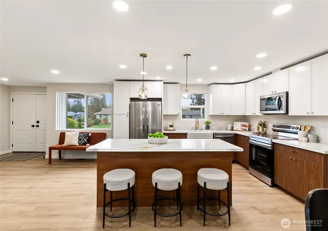 Photo 3 of Single family home for sale at 31446 28th Place SW, Federal Way, WA 98023 | MLS# NWM2575466 | Listing updated on 2026-09-23
