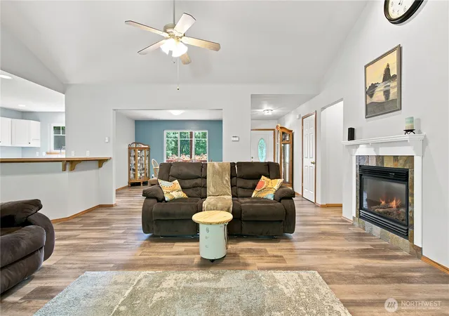Photo 4 of Single family home for sale at 4782 Nw Grover Ln, Bremerton, WA 98312 | MLS# NWM2575473 | Listing updated on 2026-09-30