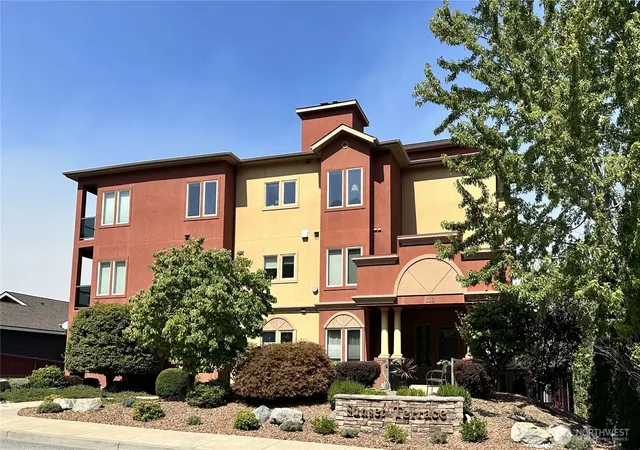 Photo 1 of Condo for sale at 113 E Raymond St #1B, Chelan, WA 98816 | MLS# NWM2575482 | Listing updated on 2026-09-25