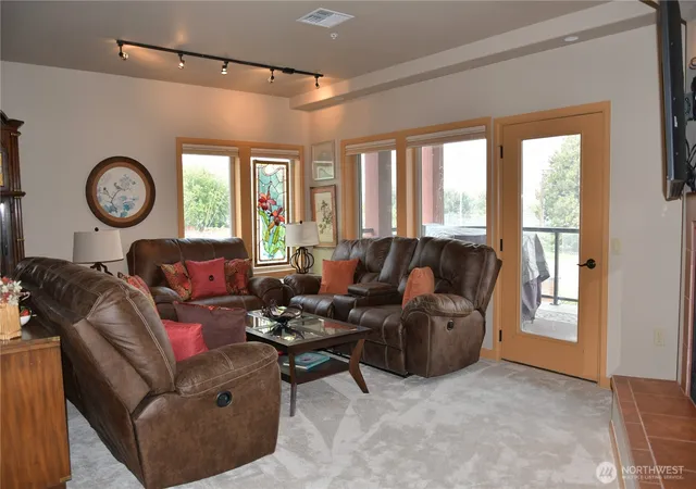 Photo 4 of Condo for sale at 113 E Raymond St #1B, Chelan, WA 98816 | MLS# NWM2575482 | Listing updated on 2026-09-25