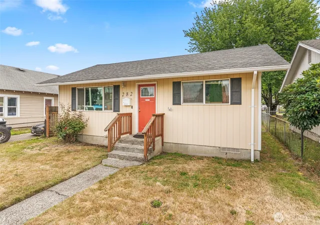 Photo 2 of Single family home for sale at 282 25th Ave, Longview, WA 98632 | MLS# NWM2575494 | Listing updated on 2026-09-23