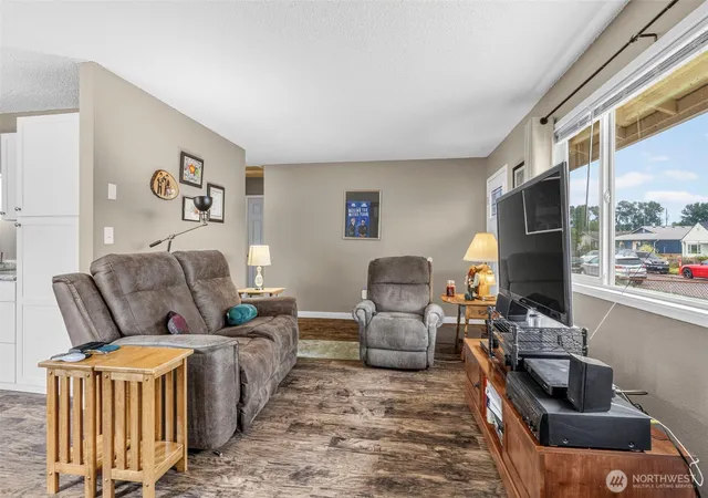 Photo 4 of Single family home for sale at 282 25Th Ave, Longview, WA 98632 | MLS# NWM2575494 | Listing updated on 2026-09-23