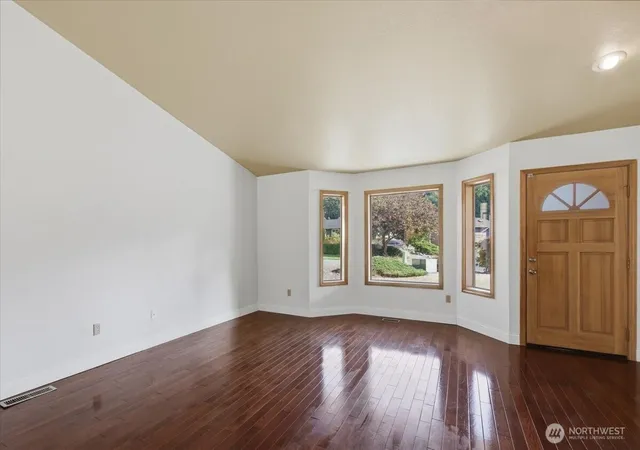 Photo 3 of Single family home for sale at 14016 Se 156th Ct, Renton, WA 98058 | MLS# NWM2575498 | Listing updated on 2026-09-25