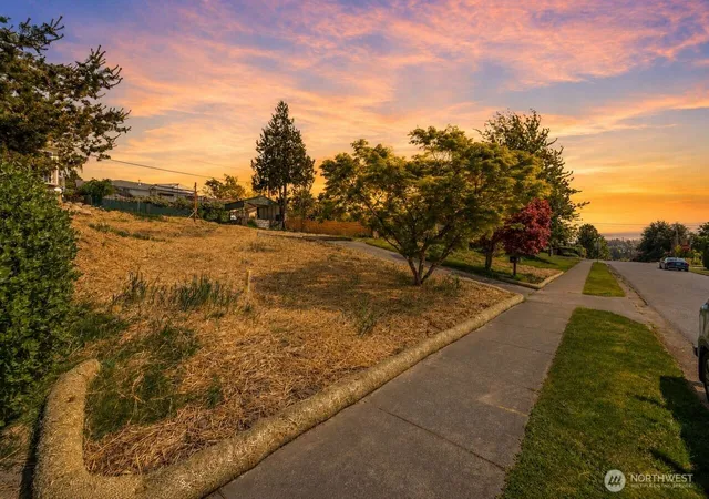 Photo 1 of Land for sale at 1027 15Th St, Bellingham, WA 98225 | MLS# NWM2575524 | Listing updated on 2026-09-25