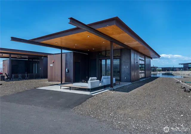 Photo 3 of Single family home for sale at 23592 Gorge View Loop Nw, Quincy, WA 98848 | MLS# NWM2575525 | Listing updated on 2026-09-25
