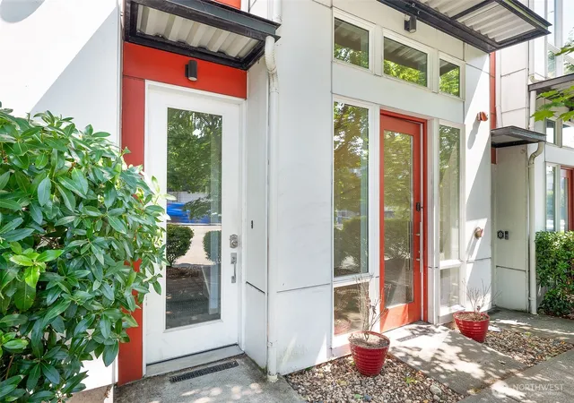 Photo 4 of Townhouse for sale at 6704 15Th Ave Nw, Seattle, WA 98117 | MLS# NWM2575535 | Listing updated on 2026-09-25