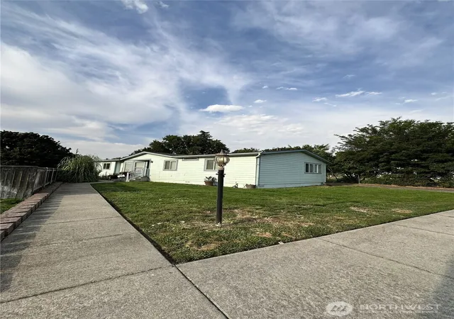 Manufactured home for sale at 330 W 5Th Street, Waitsburg, WA 99361 | MLS# NWM2575543