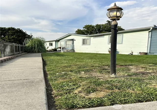 Photo 2 of Manufactured home for sale at 330 W 5th Street, Waitsburg, WA 99361 | MLS# NWM2575543 | Listing updated on 2026-09-25
