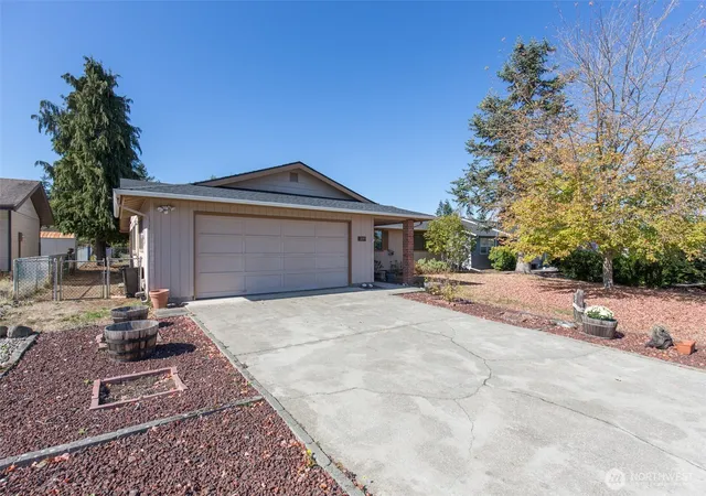 Photo 2 of Single family home for sale at 309 N Honeycomb Cir, Sequim, WA 98382 | MLS# NWM2575546 | Listing updated on 2026-10-02