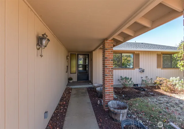 Photo 3 of Single family home for sale at 309 N Honeycomb Cir, Sequim, WA 98382 | MLS# NWM2575546 | Listing updated on 2026-10-02