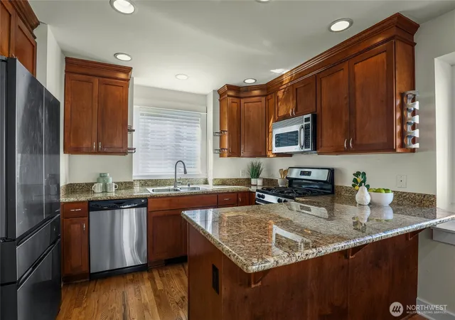 Photo 4 of Sale Pending at 8846 Midvale Ave N #B, Seattle, WA 98103 | MLS# NWM2575564 | Listing updated on 2026-10-01