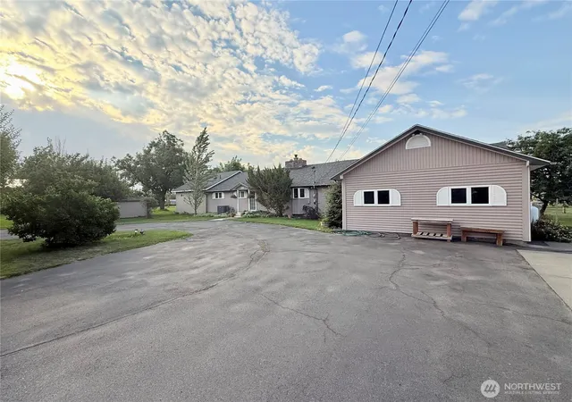 Photo 2 of Single family home for sale at 28 Dixon Rd, Omak, WA 98841 | MLS# NWM2575566 | Listing updated on 2026-09-25