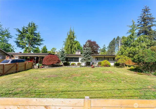 Photo 2 of Single family home for sale at 429 12th Street, Blaine, WA 98230 | MLS# NWM2575567 | Listing updated on 2026-09-25