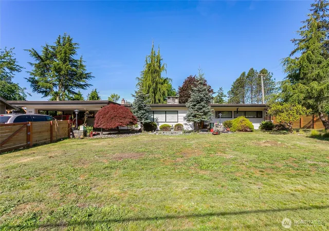 Photo 3 of Single family home for sale at 429 12th Street, Blaine, WA 98230 | MLS# NWM2575567 | Listing updated on 2026-09-25