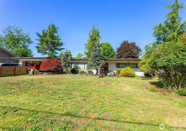 Photo 3 of Single family home for sale at 429 12th Street, Blaine, WA 98230 | MLS# NWM2575567 | Listing updated on 2026-09-25