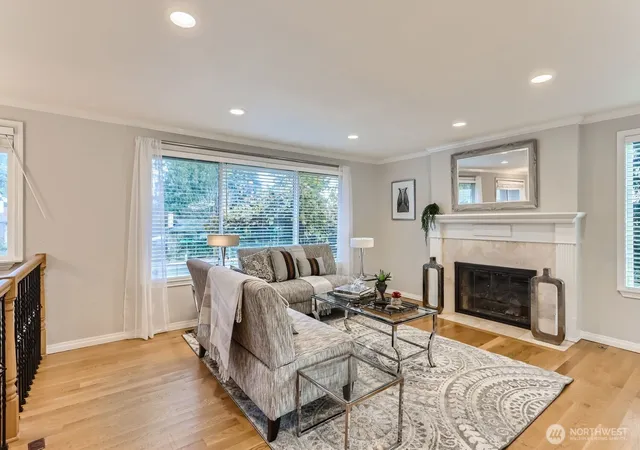 Photo 3 of Single family home for sale at 18927 Se 42nd Pl, Issaquah, WA 98027 | MLS# NWM2575573 | Listing updated on 2026-09-25