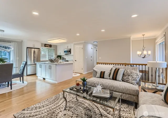 Photo 4 of Single family home for sale at 18927 Se 42Nd Pl, Issaquah, WA 98027 | MLS# NWM2575573 | Listing updated on 2026-09-25