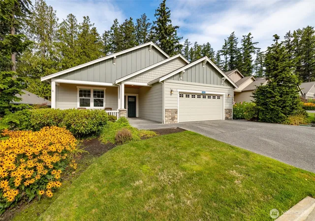 Photo 4 of Single family home for sale at 1933 Fraser Ave, Mount Vernon, WA 98274 | MLS# NWM2575593 | Listing updated on 2026-09-25