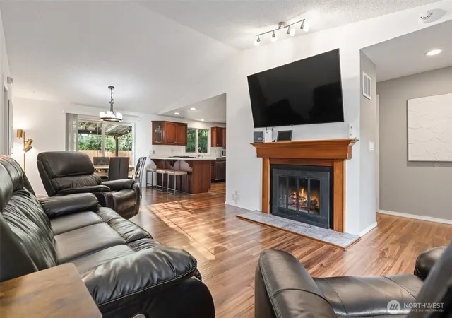 Photo 3 of Single family home for sale at 6009 190th Ave E, Lake Tapps, WA 98391 | MLS# NWM2575604 | Listing updated on 2026-09-25
