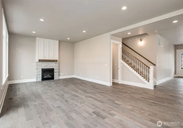 Photo 2 of Single family home for sale at 17254 Ne 113th Ct, Redmond, WA 98052 | MLS# NWM2575608 | Listing updated on 2026-10-02