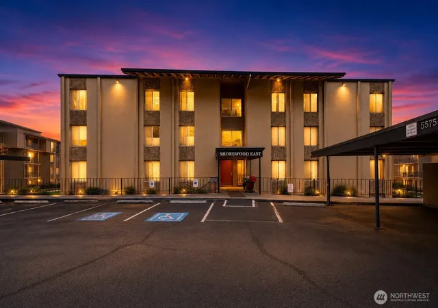 Photo 1 of Condo for sale at 5575 E Evergreen Blvd #4103, Vancouver, WA 98661 | MLS# NWM2575618 | Listing updated on 2026-09-25