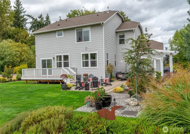 Photo 4 of Single family home for sale at 16700 Frazier Heights Pl, Burlington, WA 98233 | MLS# NWM2575620 | Listing updated on 2026-09-25