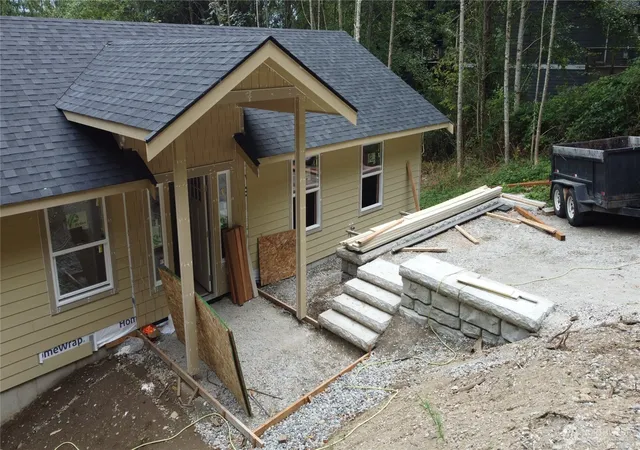 Photo 2 of Sale Pending at 392 W Alder Dr, Sedro Woolley, WA 98284 | MLS# NWM2575643 | Listing updated on 2026-09-07
