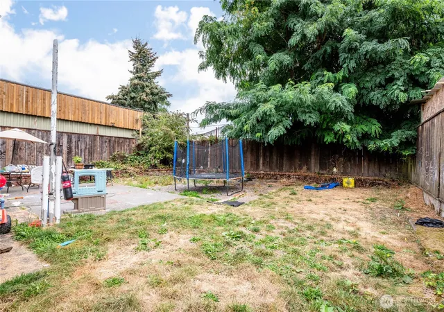 Photo 3 of Single family home for sale at 1408 S 5th, Kelso, WA 98626 | MLS# NWM2575644 | Listing updated on 2026-09-25