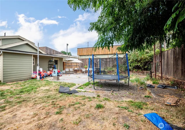 Photo 3 of Single family home for sale at 1408 S 5Th, Kelso, WA 98626 | MLS# NWM2575644 | Listing updated on 2026-09-25