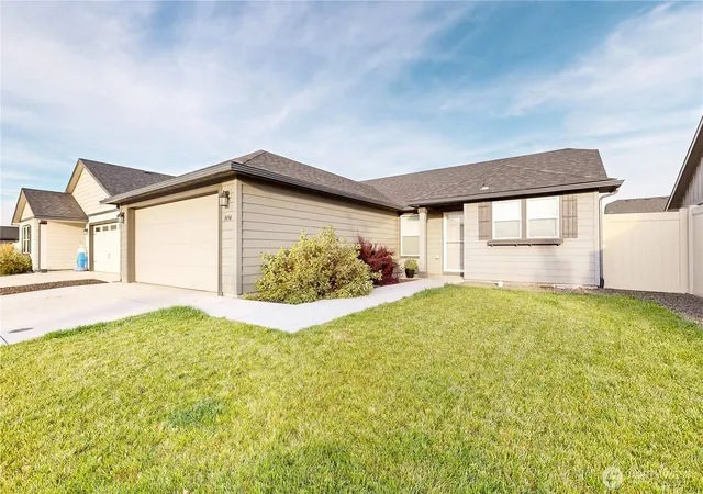 Single family home for sale at 1494 Michele Ave, Walla Walla, WA 99362 | MLS# NWM2575655