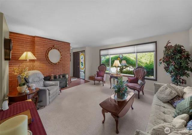 Photo 3 of Sale Pending at 1921 Parkwood Dr SE, Olympia, WA 98501 | MLS# NWM2575660 | Listing updated on 2026-09-22