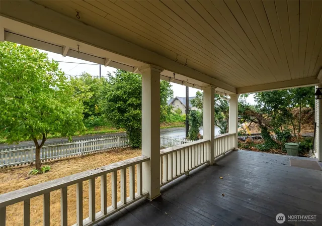 Photo 3 of Single family home for sale at 248 S 1st Street, Kalama, WA 98625 | MLS# NWM2575673 | Listing updated on 2026-09-30