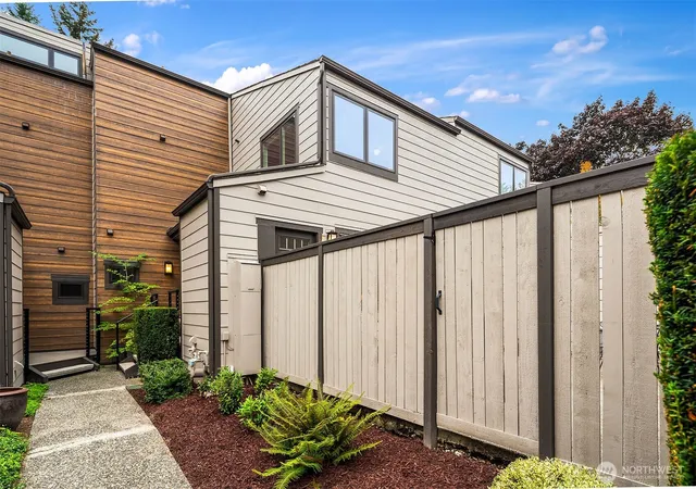Photo 3 of Townhouse for sale at 10209 Ne 19th Place #D2, Bellevue, WA 98004 | MLS# NWM2575674 | Listing updated on 2026-09-27