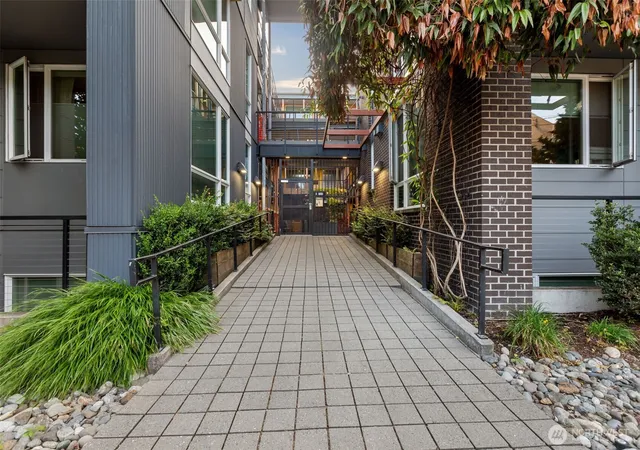 Photo 2 of Condo for sale at 121 12th Avenue E #506, Seattle, WA 98102 | MLS# NWM2575677 | Listing updated on 2026-09-29
