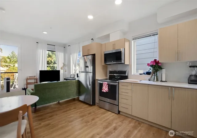 Photo 3 of Condo for sale at 121 12th Avenue E #506, Seattle, WA 98102 | MLS# NWM2575677 | Listing updated on 2026-09-29