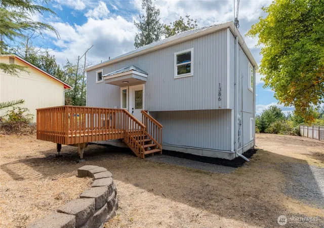 Photo 3 of Contingent at 1386 Admirals Dr, Oak Harbor, WA 98277 | MLS# NWM2575699 | Listing updated on 2026-09-28