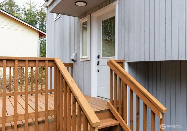 Photo 3 of Single family home for sale at 1386 Admirals Dr, Oak Harbor, WA 98277 | MLS# NWM2575699 | Listing updated on 2026-09-28