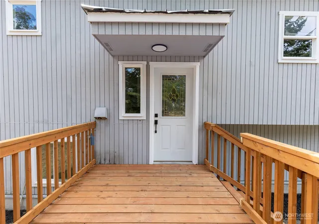 Photo 4 of Single family home for sale at 1386 Admirals Dr, Oak Harbor, WA 98277 | MLS# NWM2575699 | Listing updated on 2026-09-28