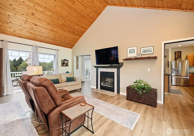Photo 2 of Single family home for sale at 5655 Pauleina Ct, Freeland, WA 98249 | MLS# NWM2575728 | Listing updated on 2026-09-25