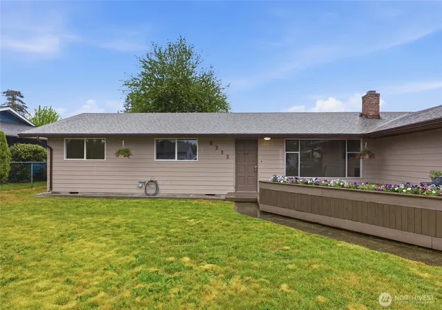 Photo 3 of Single family home for sale at 5302 93rd Pl Ne, Marysville, WA 98270 | MLS# NWM2575758 | Listing updated on 2026-09-26