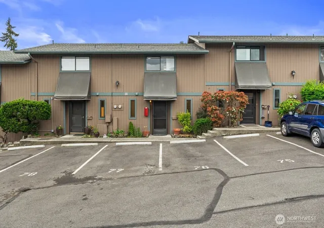 Condo for sale at 13702 37Th Ave S #51, Tukwila, WA 98168 | MLS# NWM2575761