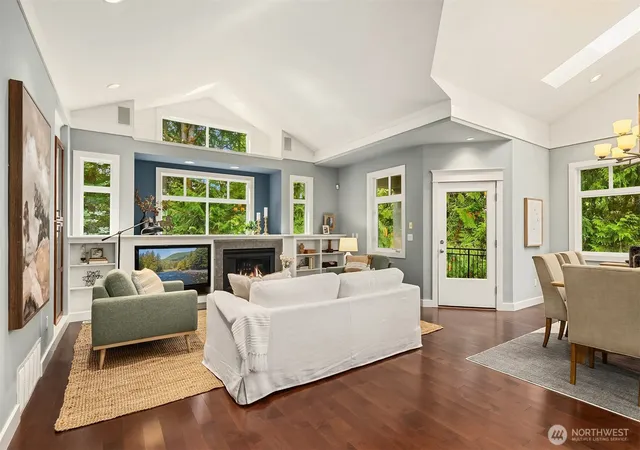 Photo 3 of Single family home for sale at 5245 Jung Frau Pl Nw, Issaquah, WA 98027 | MLS# NWM2575762 | Listing updated on 2026-10-02