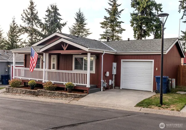 Photo 2 of Sale Pending at 12921 39th Avenue Se #31, Everett, WA 98208 | MLS# NWM2575784 | Listing updated on 2026-10-02