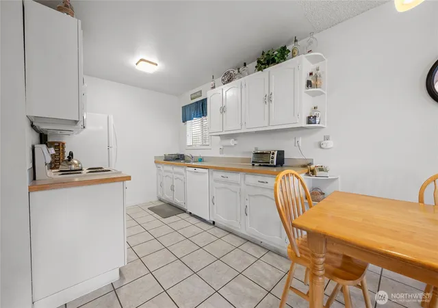 Photo 4 of Condo for sale at 2210 26Th St Nw #422, Long Beach, WA 98631 | MLS# NWM2575792 | Listing updated on 2026-09-23