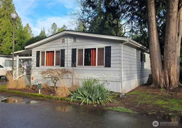 Photo 2 of Manufactured home for sale at 900 29th St Se #D-9, Auburn, WA 98002 | MLS# NWM2575794 | Listing updated on 2026-09-25