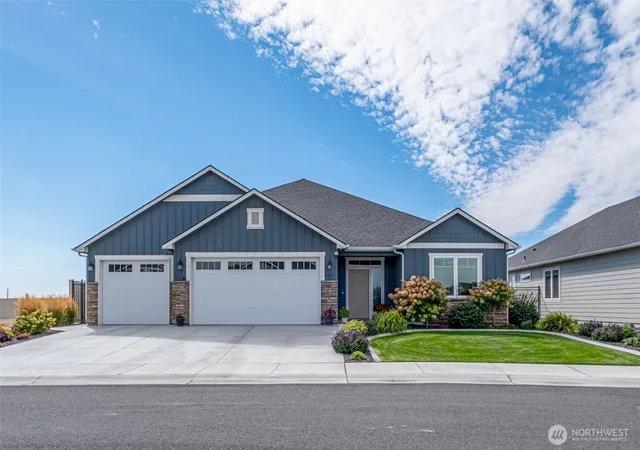 Photo 1 of Single family home for sale at 924 S M Loop Dr Sw, Quincy, WA 98848 | MLS# NWM2575801 | Listing updated on 2026-09-25