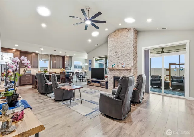 Photo 3 of Single family home for sale at 924 S M Loop Dr Sw, Quincy, WA 98848 | MLS# NWM2575801 | Listing updated on 2026-09-25